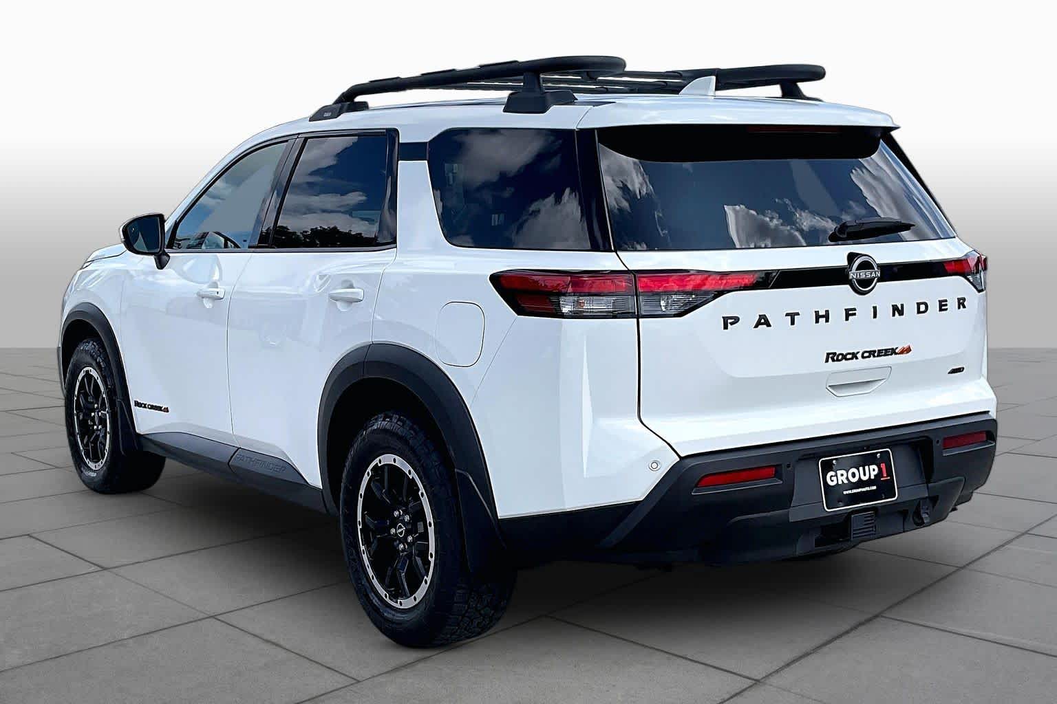 2025 Nissan Pathfinder photo 12 of 34