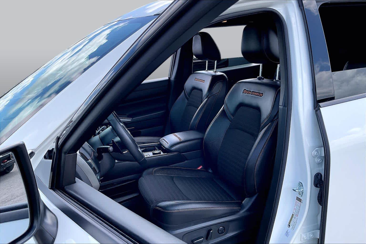 2025 Nissan Pathfinder photo 8 of 34