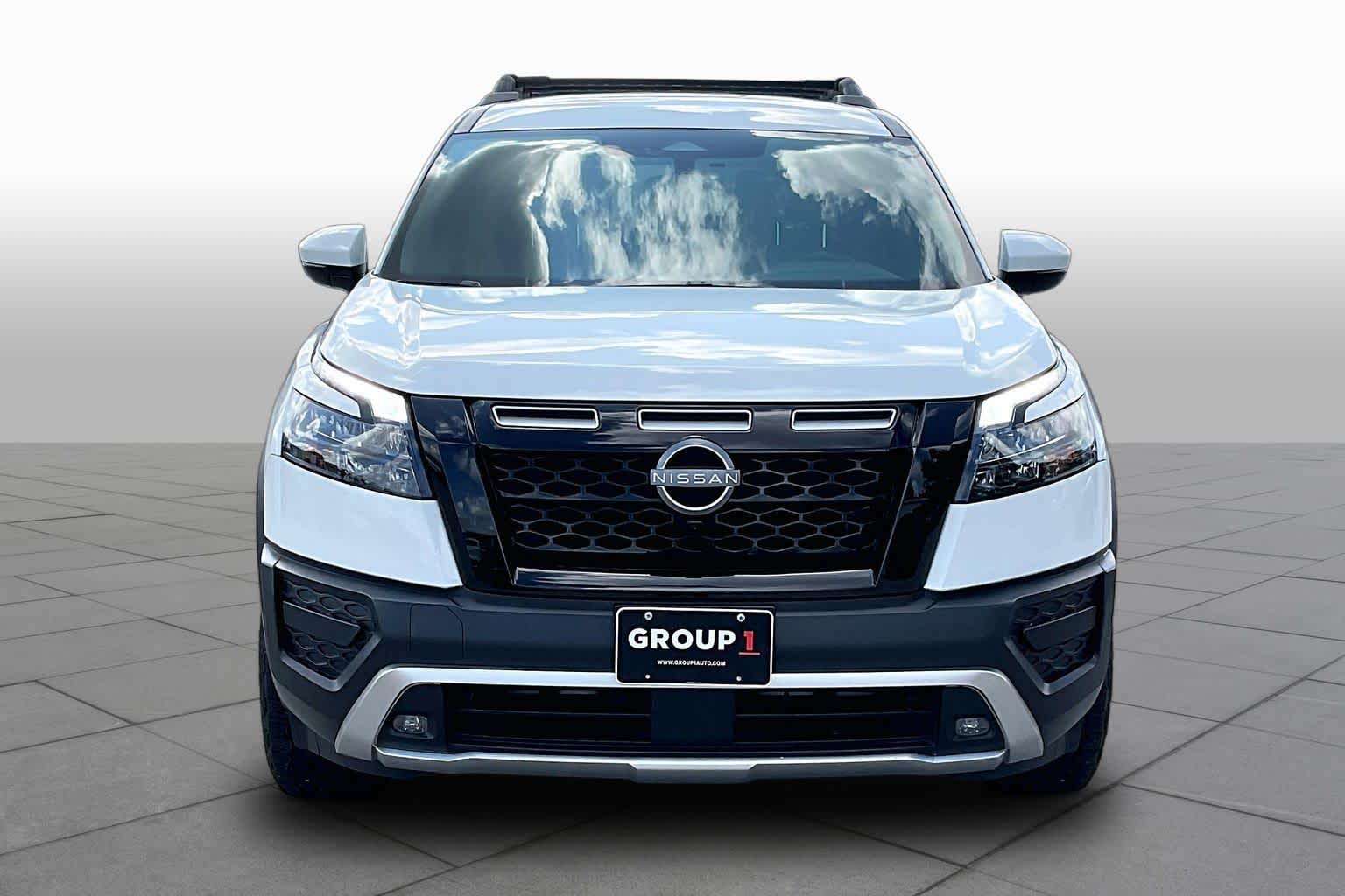 2025 Nissan Pathfinder photo 4 of 34