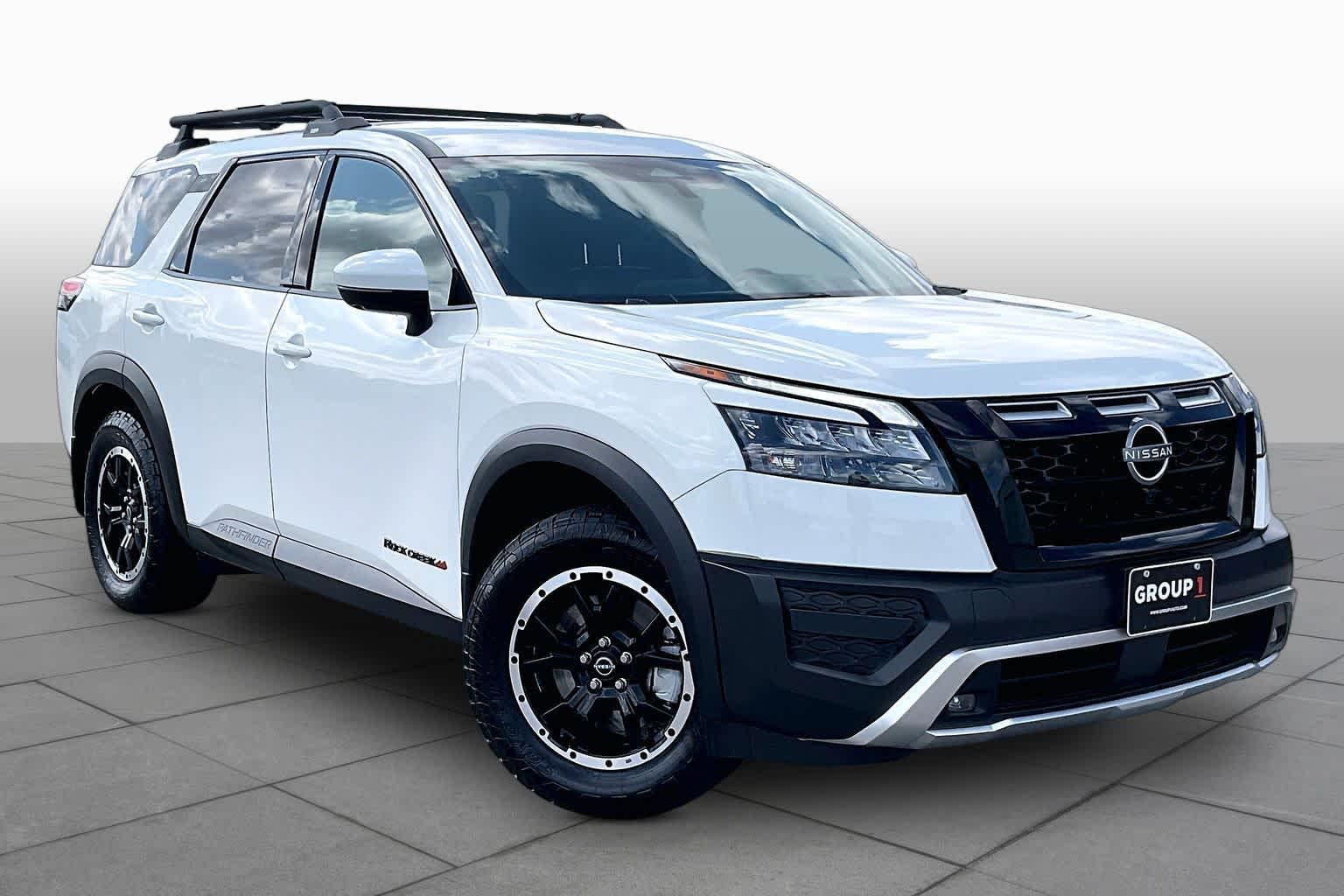 2025 Nissan Pathfinder photo 3 of 34