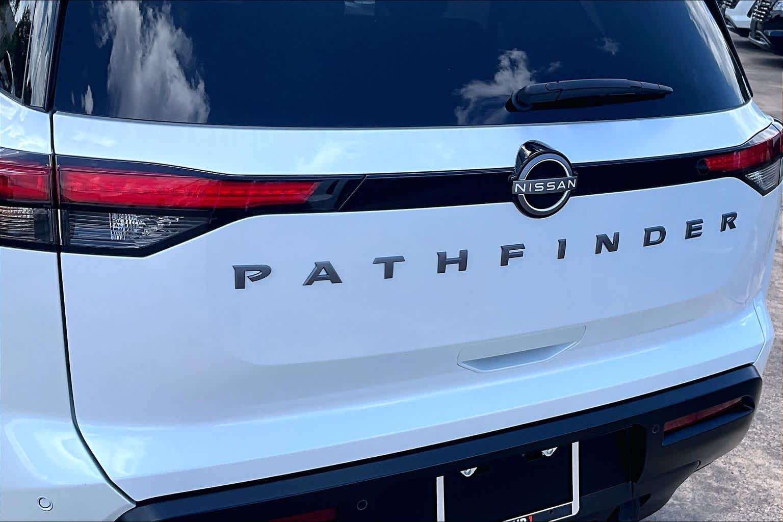 2026 Nissan Pathfinder SV Everest White Pearl Tricoat at Sterling McCall Nissan