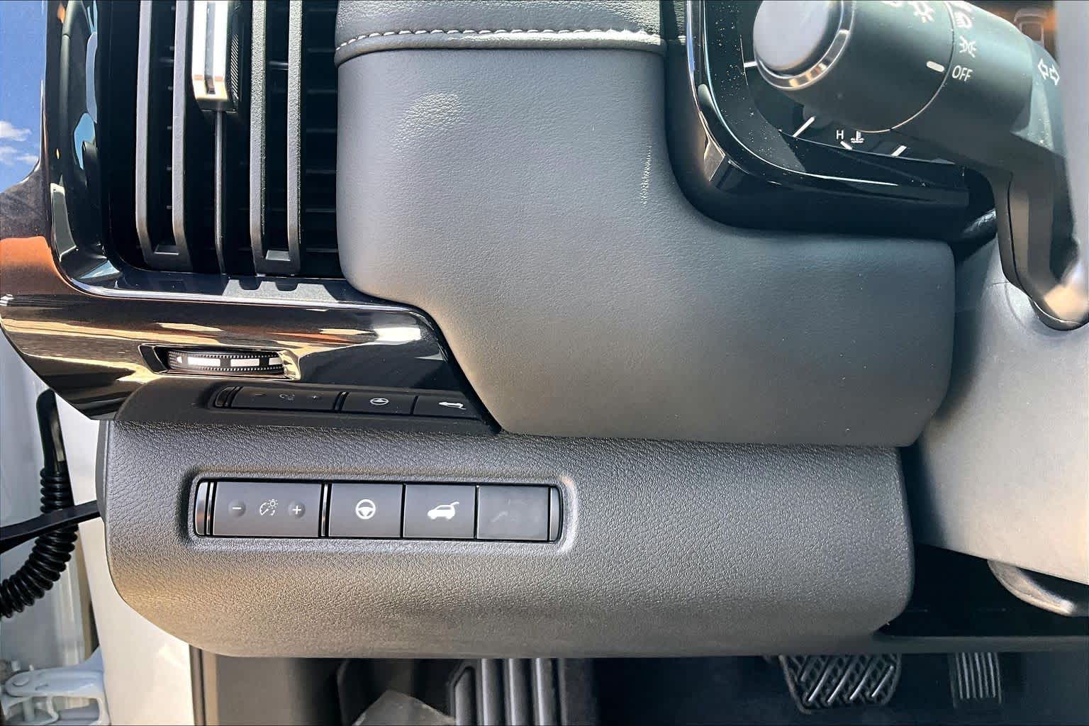 2026 Nissan Pathfinder SV Everest White Pearl Tricoat at Sterling McCall Nissan