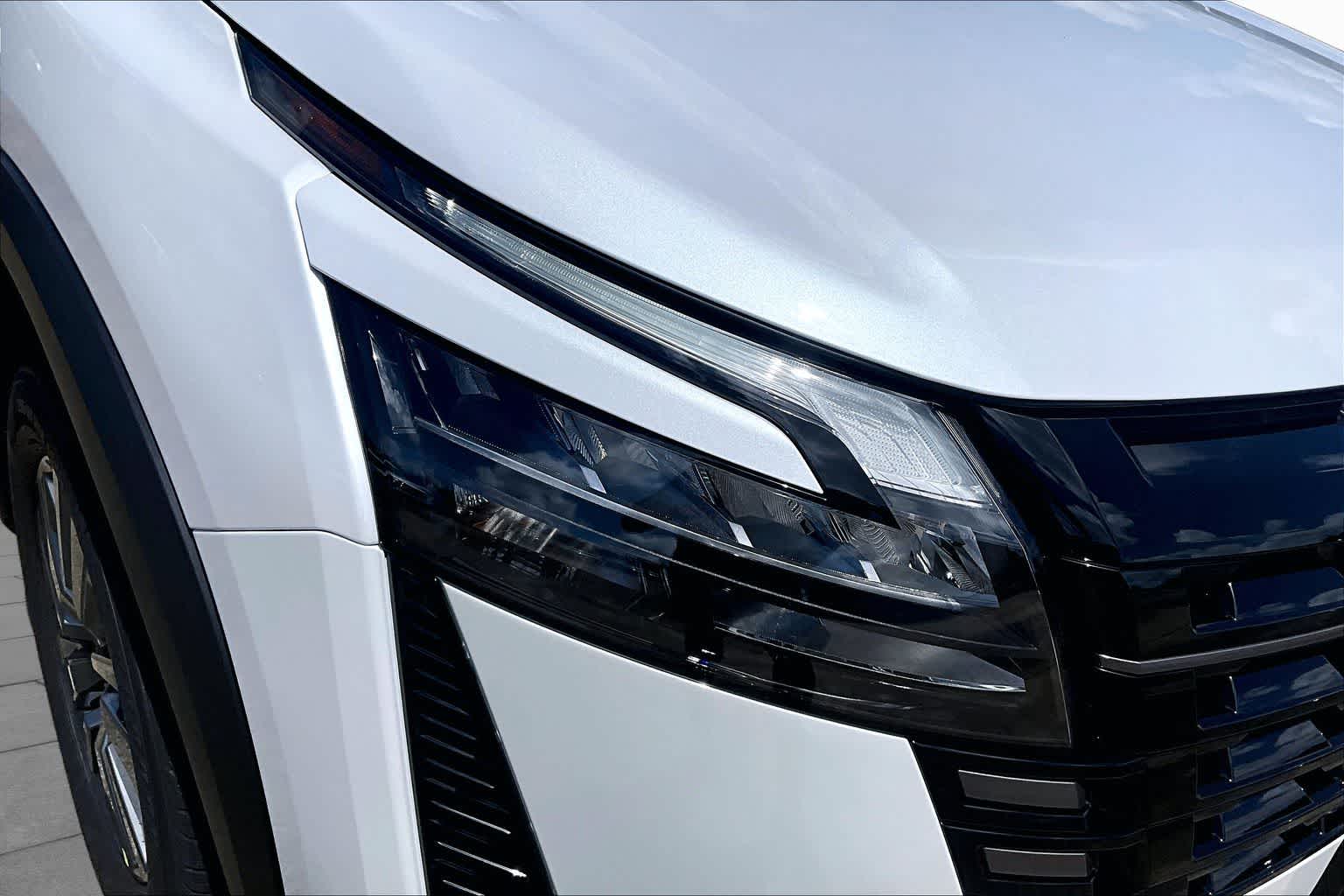 2026 Nissan Pathfinder SV Everest White Pearl Tricoat at Sterling McCall Nissan
