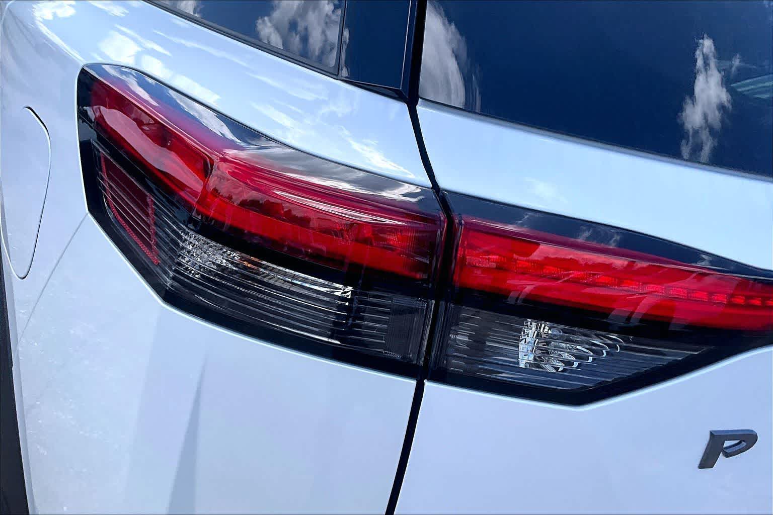 2026 Nissan Pathfinder SV Everest White Pearl Tricoat at Sterling McCall Nissan