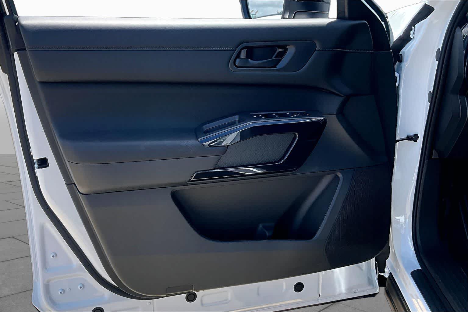 2026 Nissan Pathfinder SV Everest White Pearl Tricoat at Sterling McCall Nissan