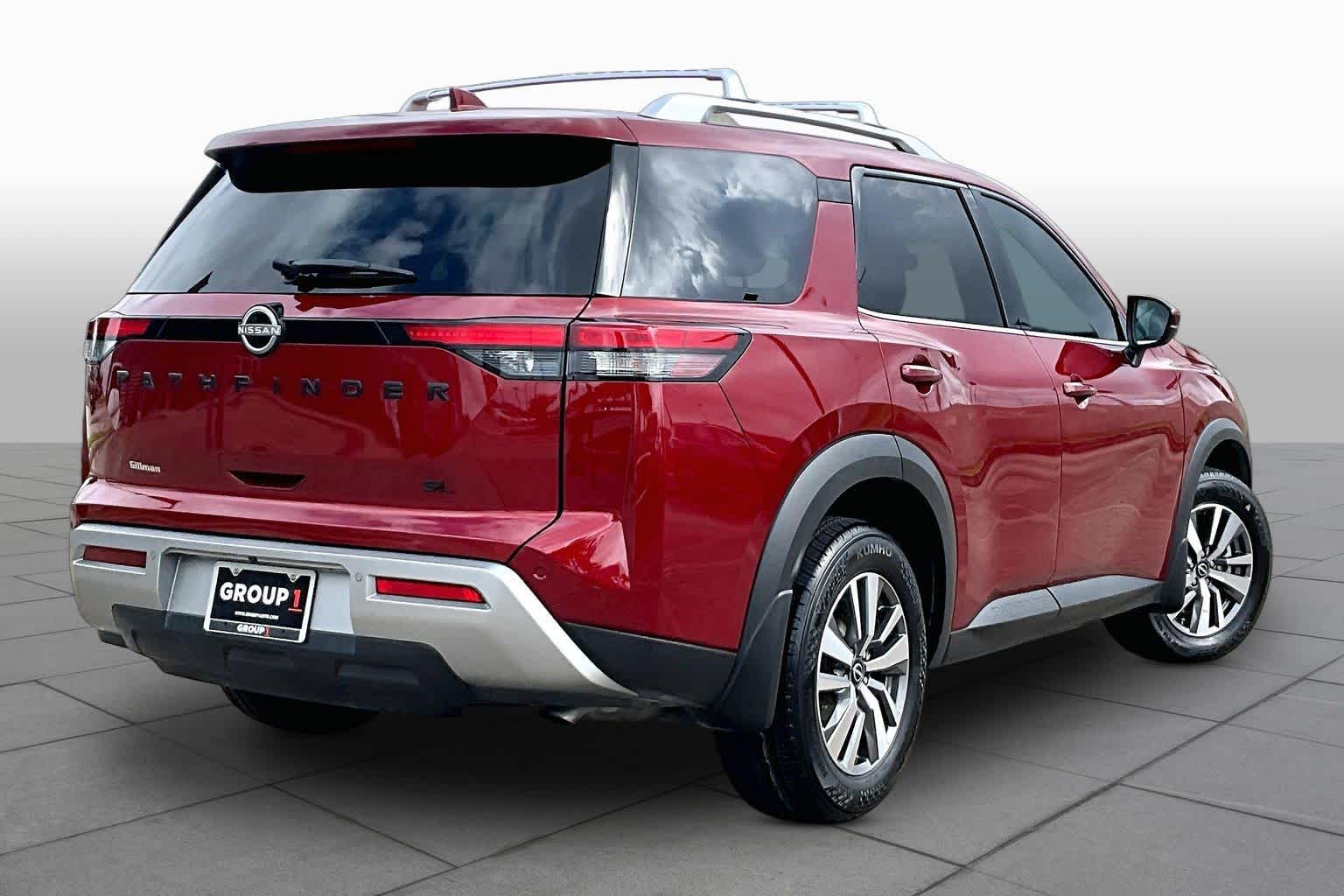 2023 Nissan Pathfinder SL - 11