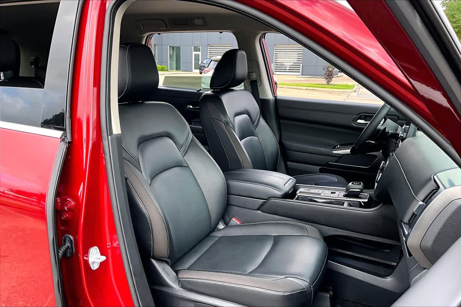 2023 Nissan Pathfinder SL - 8