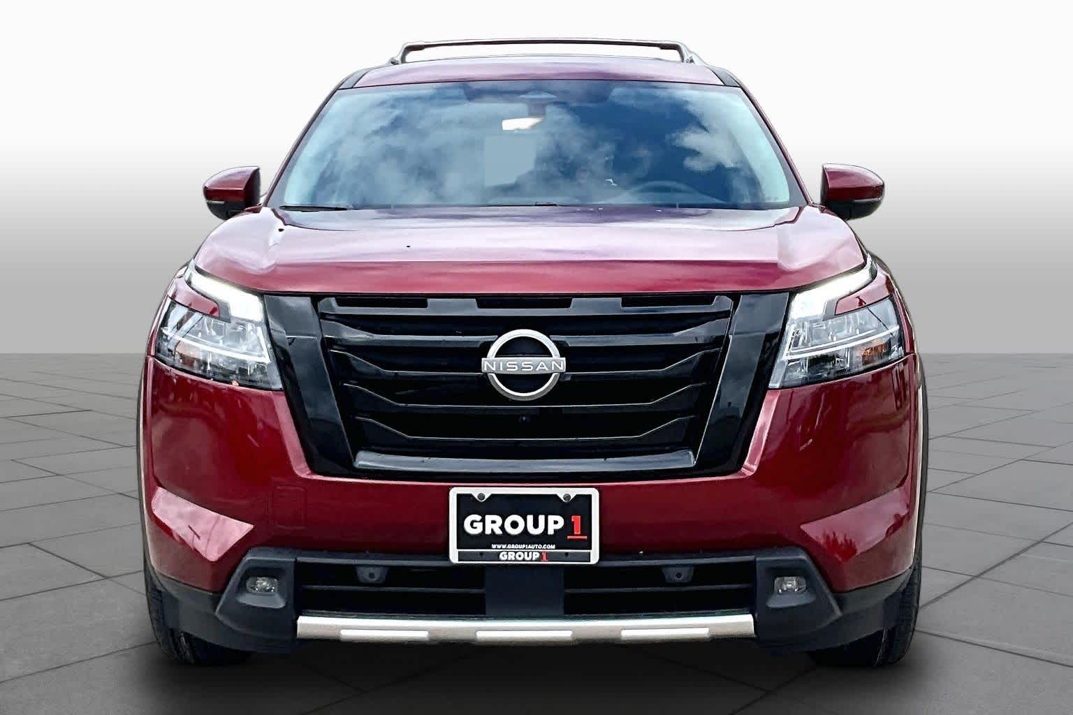 2023 Nissan Pathfinder SL - 3
