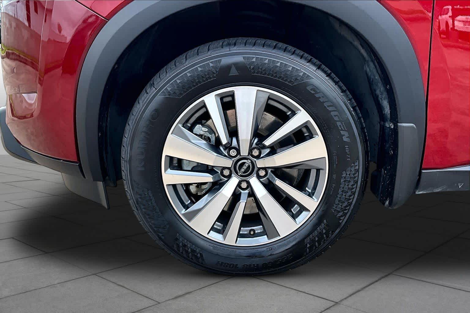 2023 Nissan Pathfinder SL - 9
