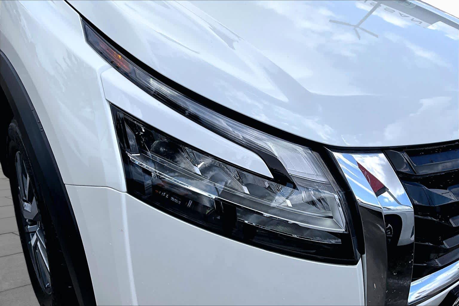 2024 Nissan Pathfinder SL Pearl White Tricoat at Honda of Clear Lake