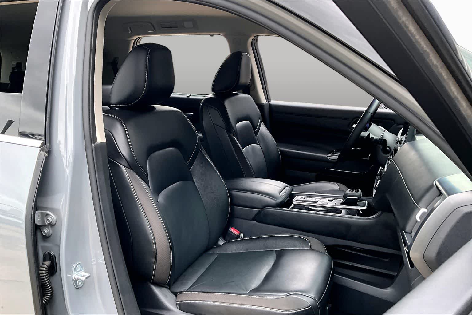 2023 Nissan Pathfinder SL - 8