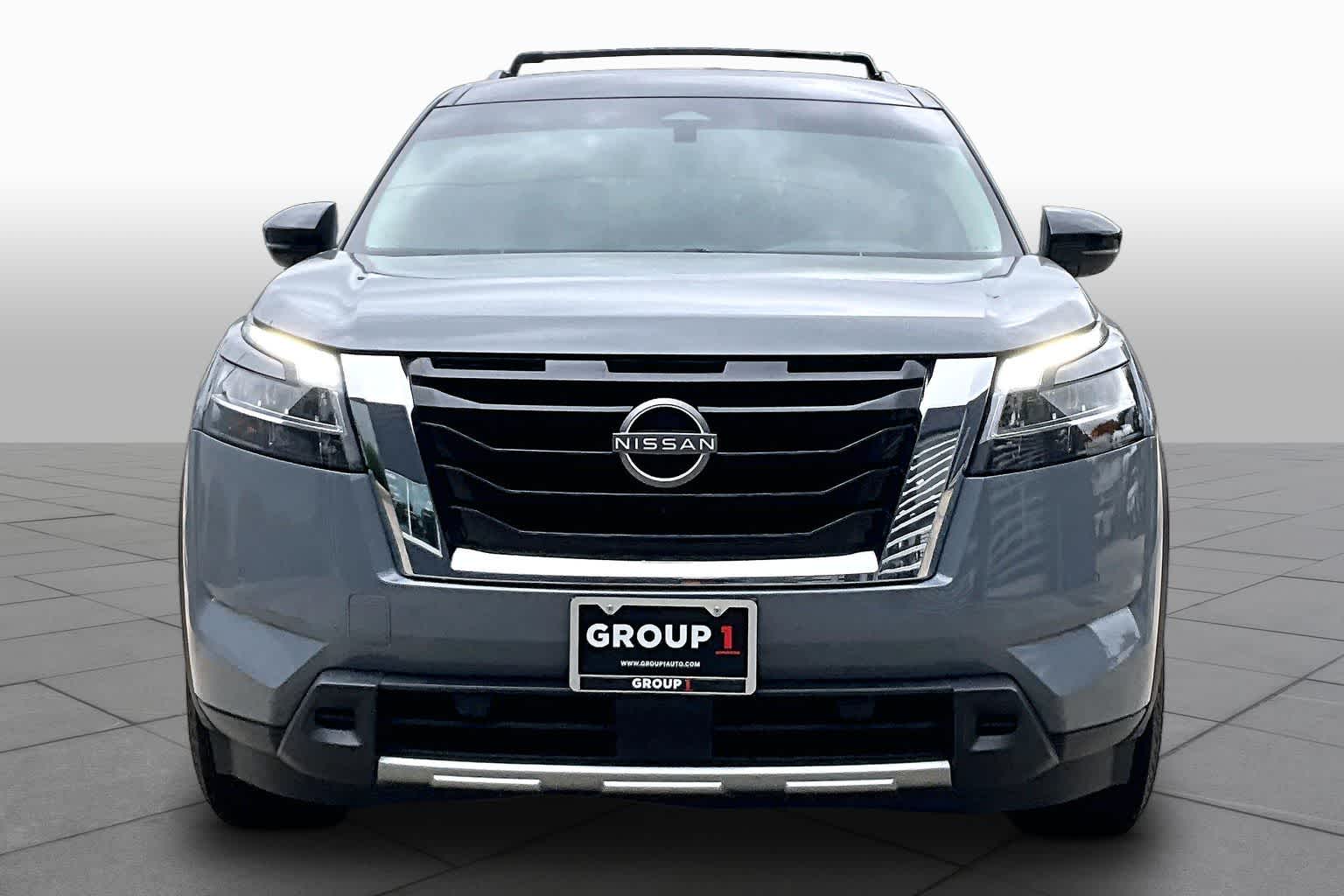 2023 Nissan Pathfinder SL - 3