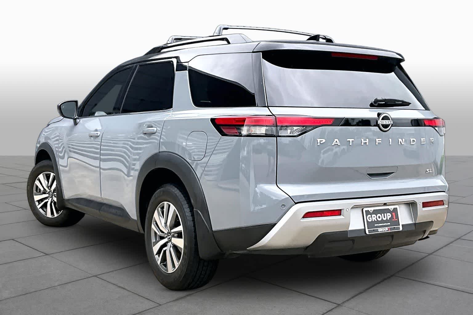 2023 Nissan Pathfinder SL - 10