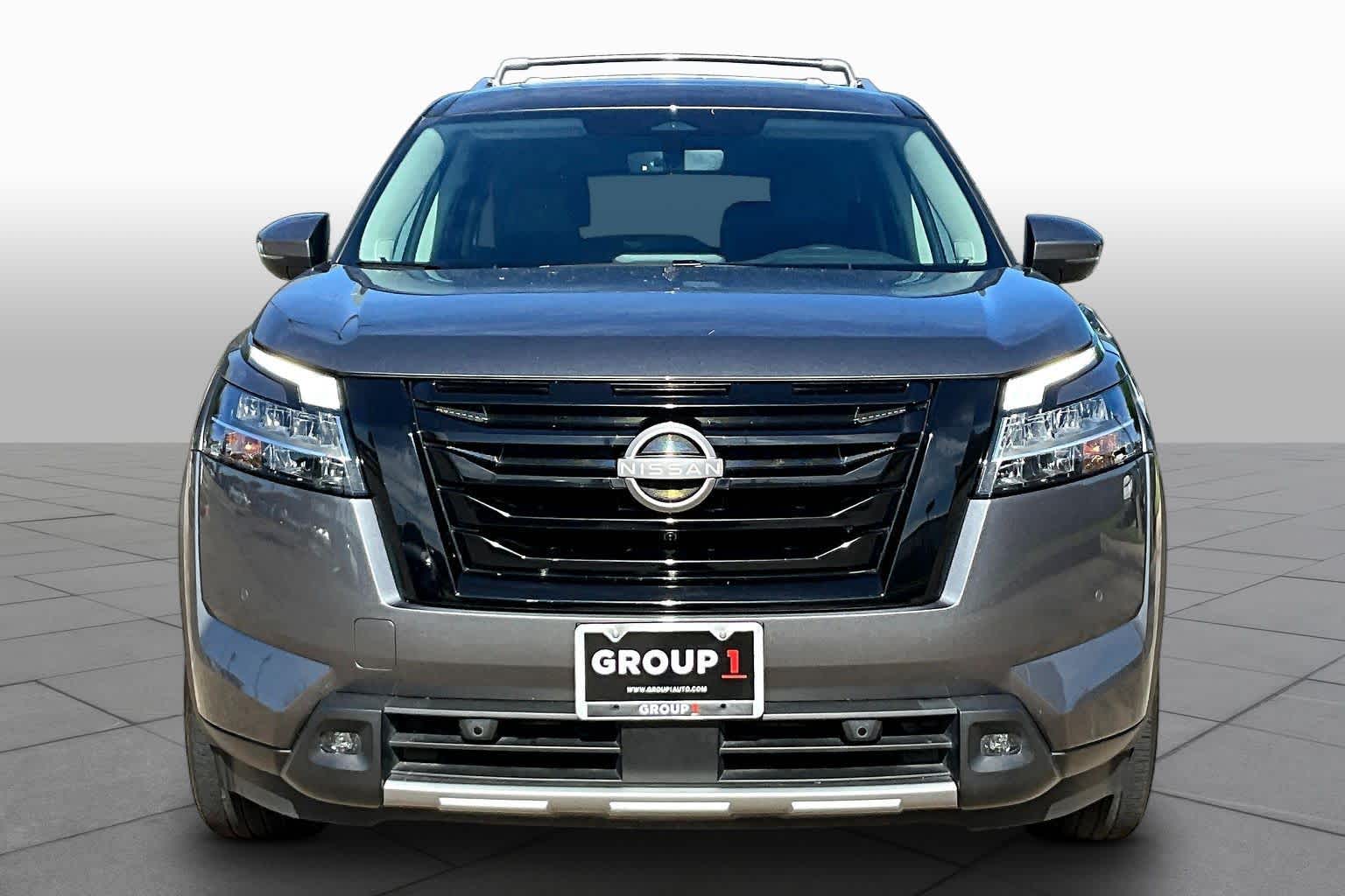 2023 Nissan Pathfinder SL - 3