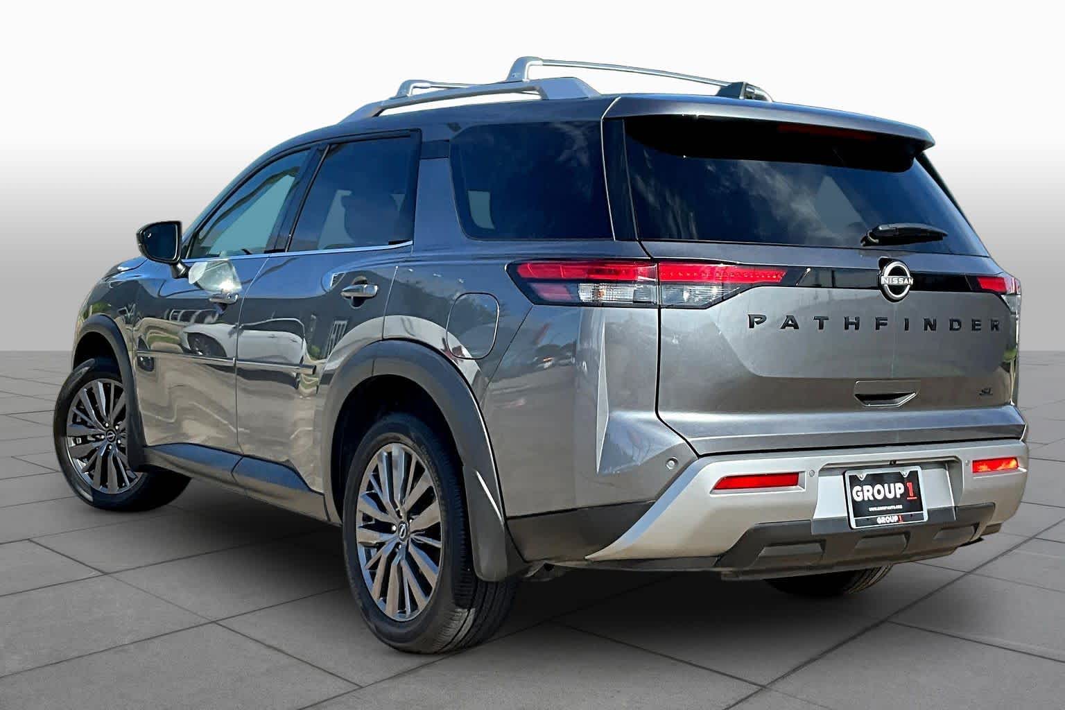 2023 Nissan Pathfinder SL - 10
