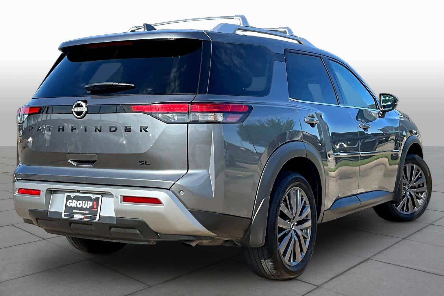 2023 Nissan Pathfinder SL - 11