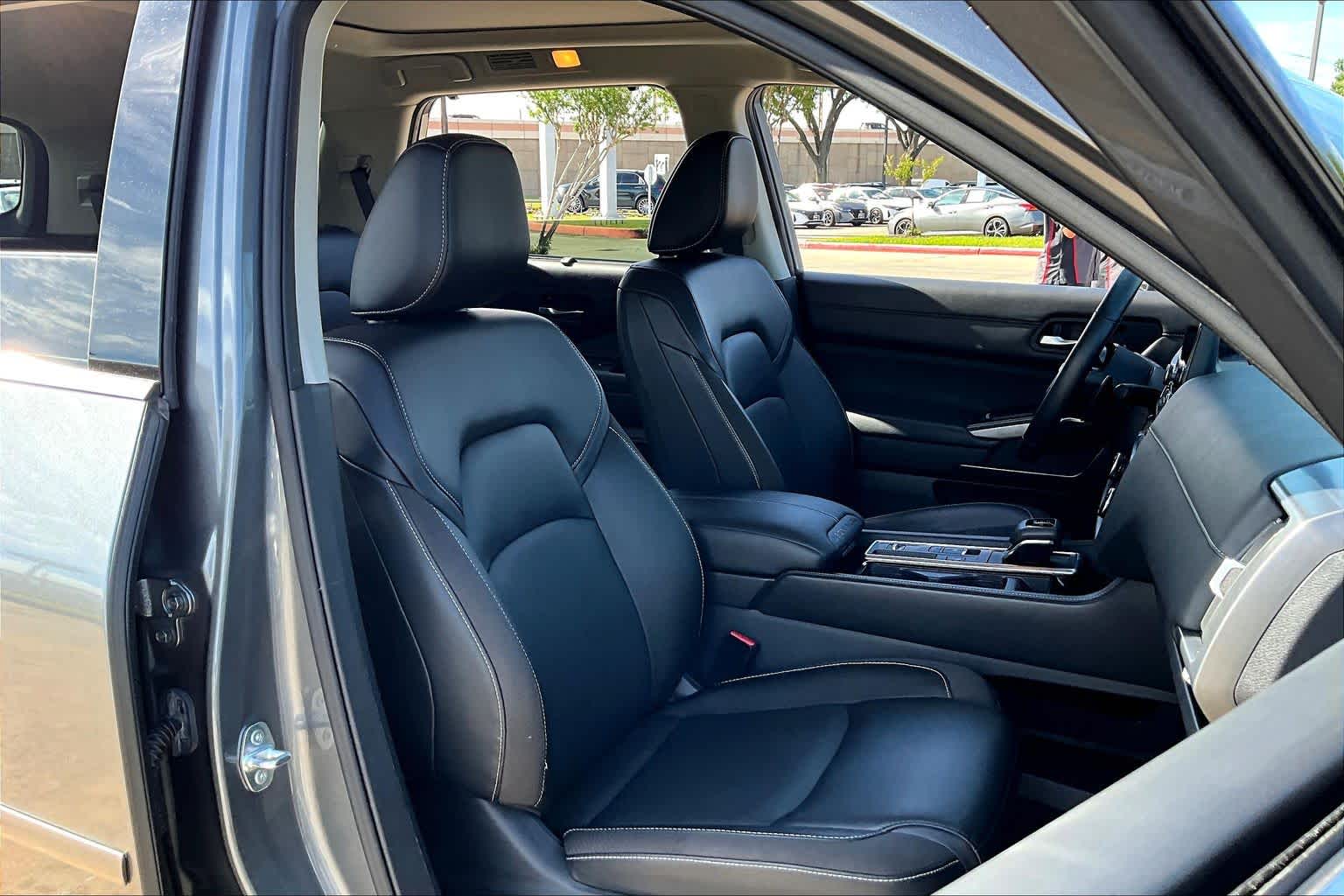 2023 Nissan Pathfinder SL - 8