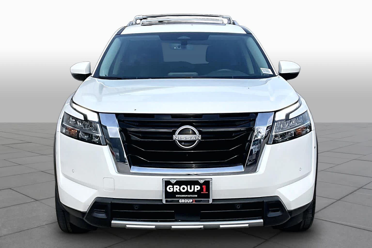 2023 Nissan Pathfinder SL - 3