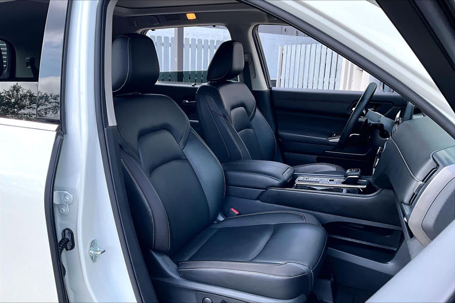 2023 Nissan Pathfinder SL - 8