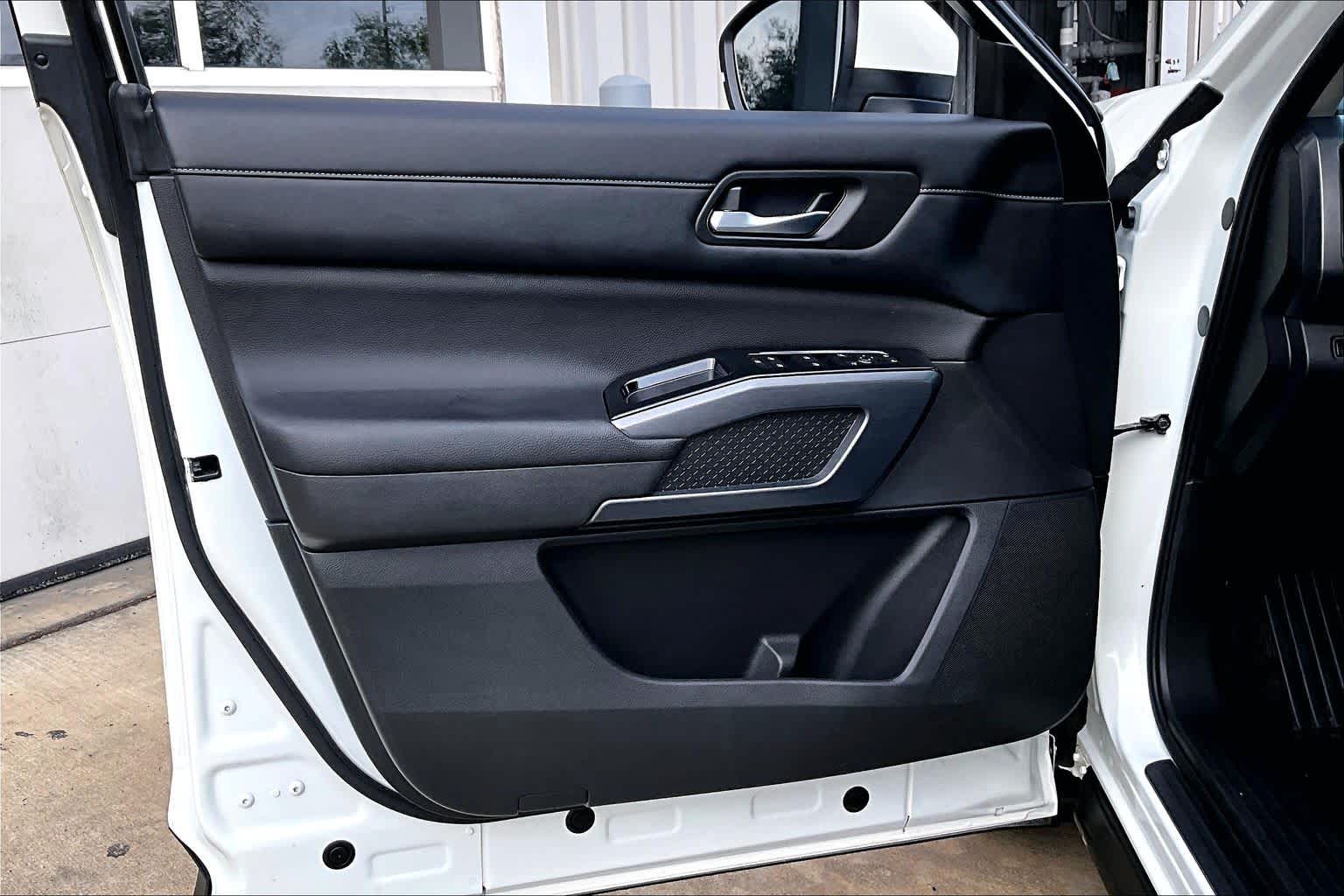 2023 Nissan Pathfinder SL Pearl White Tricoat at Lexus Southwest Houston