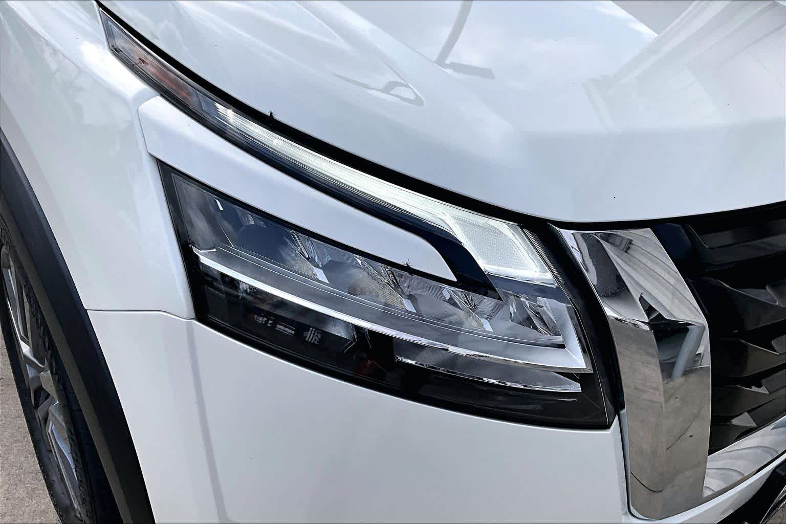 2023 Nissan Pathfinder SL Pearl White Tricoat at Lexus Southwest Houston