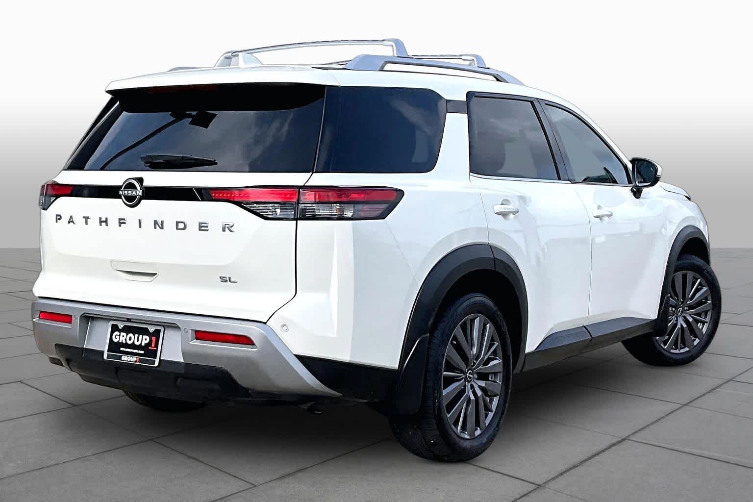 2023 Nissan Pathfinder SL - 11