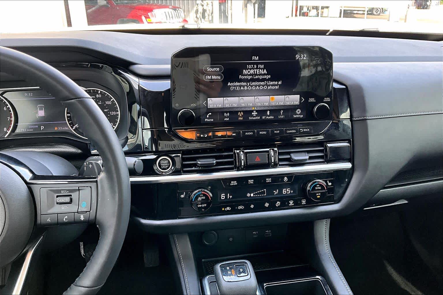2023 Nissan Pathfinder SL - 6