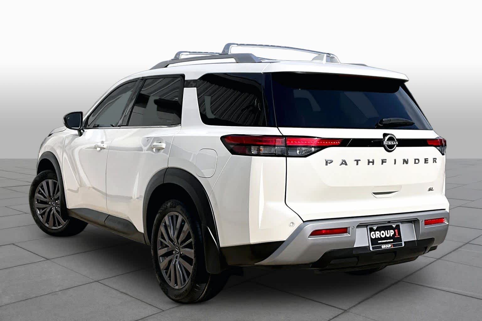 2023 Nissan Pathfinder SL - 10