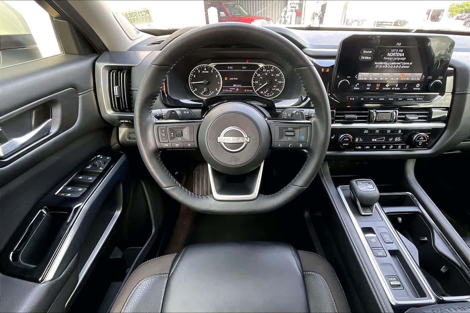2023 Nissan Pathfinder SL - 5