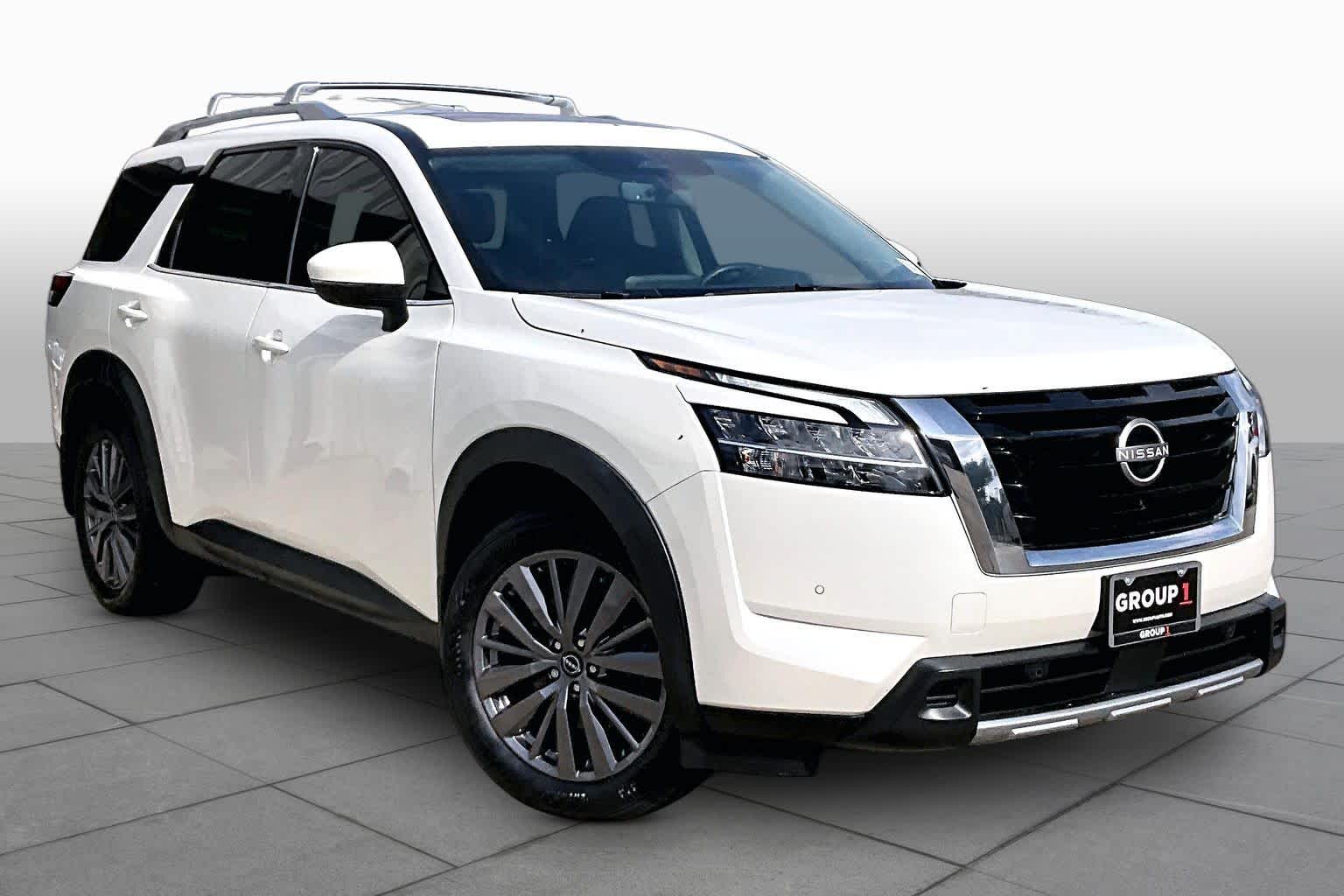 2023 Nissan Pathfinder SL - 2