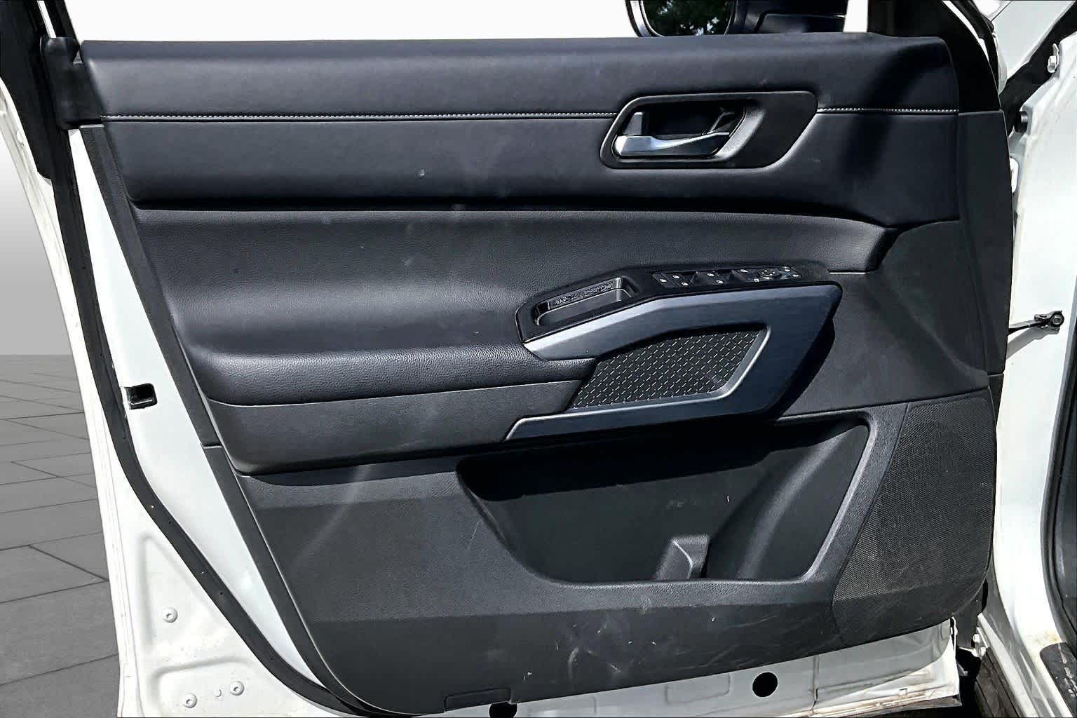2023 Nissan Pathfinder SL Pearl White Tricoat/Super Black at Lone Star Chevrolet