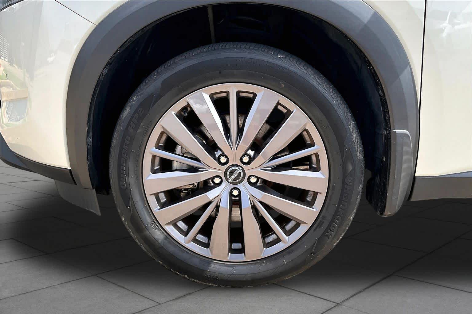 2023 Nissan Pathfinder SL Pearl White Tricoat/Super Black at Lone Star Chevrolet