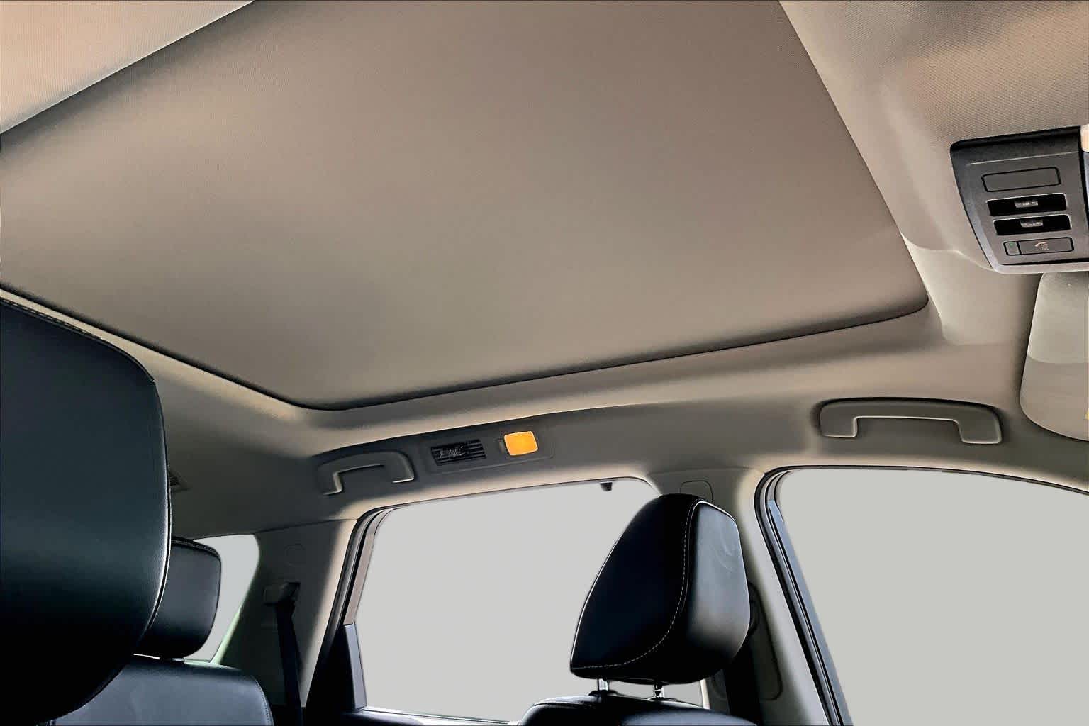 2023 Nissan Pathfinder SL Pearl White Tricoat/Super Black at Lone Star Chevrolet