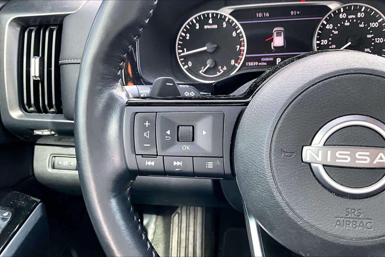 2023 Nissan Pathfinder SL Pearl White Tricoat/Super Black at Lone Star Chevrolet