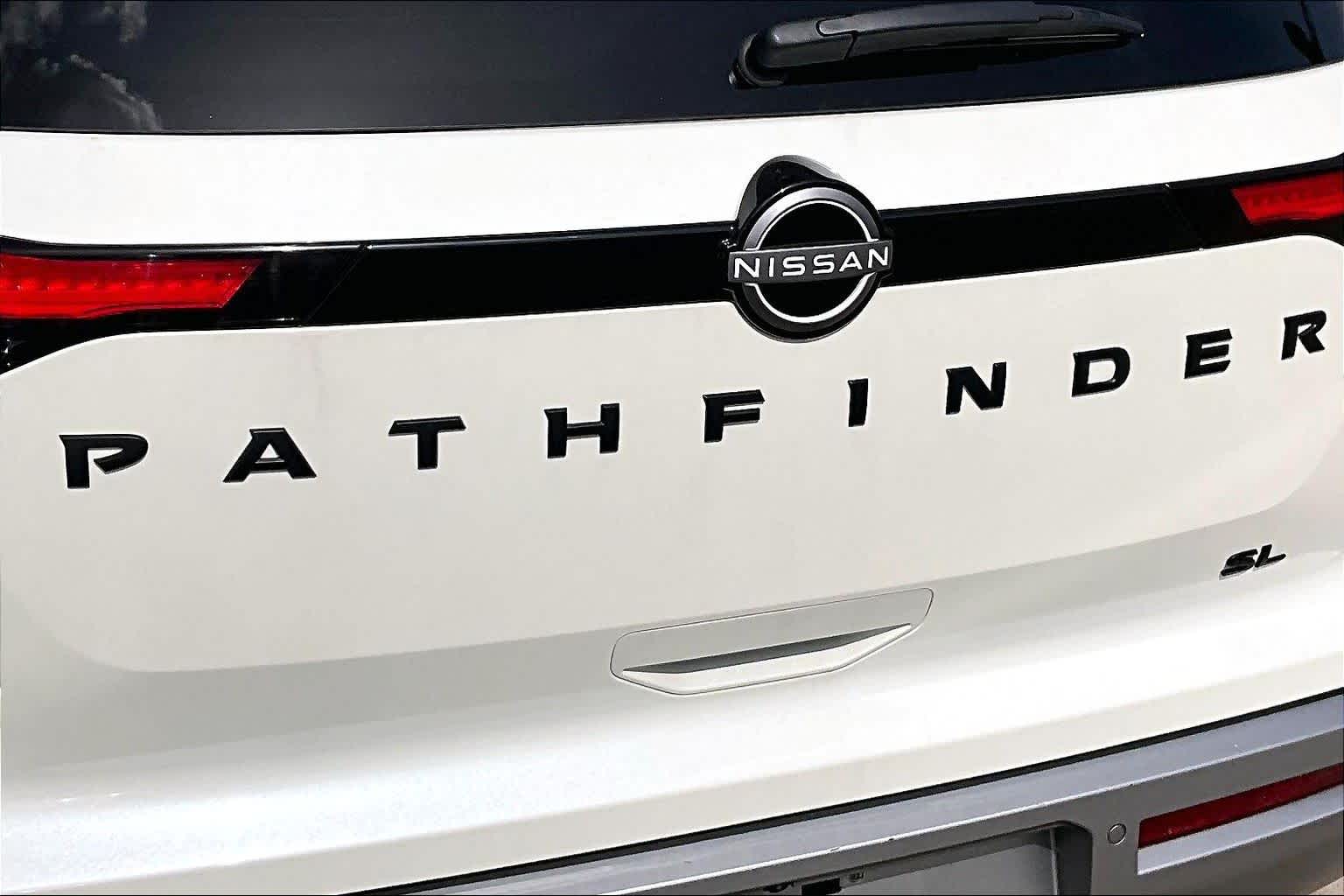 2023 Nissan Pathfinder SL Pearl White Tricoat/Super Black at Lone Star Chevrolet