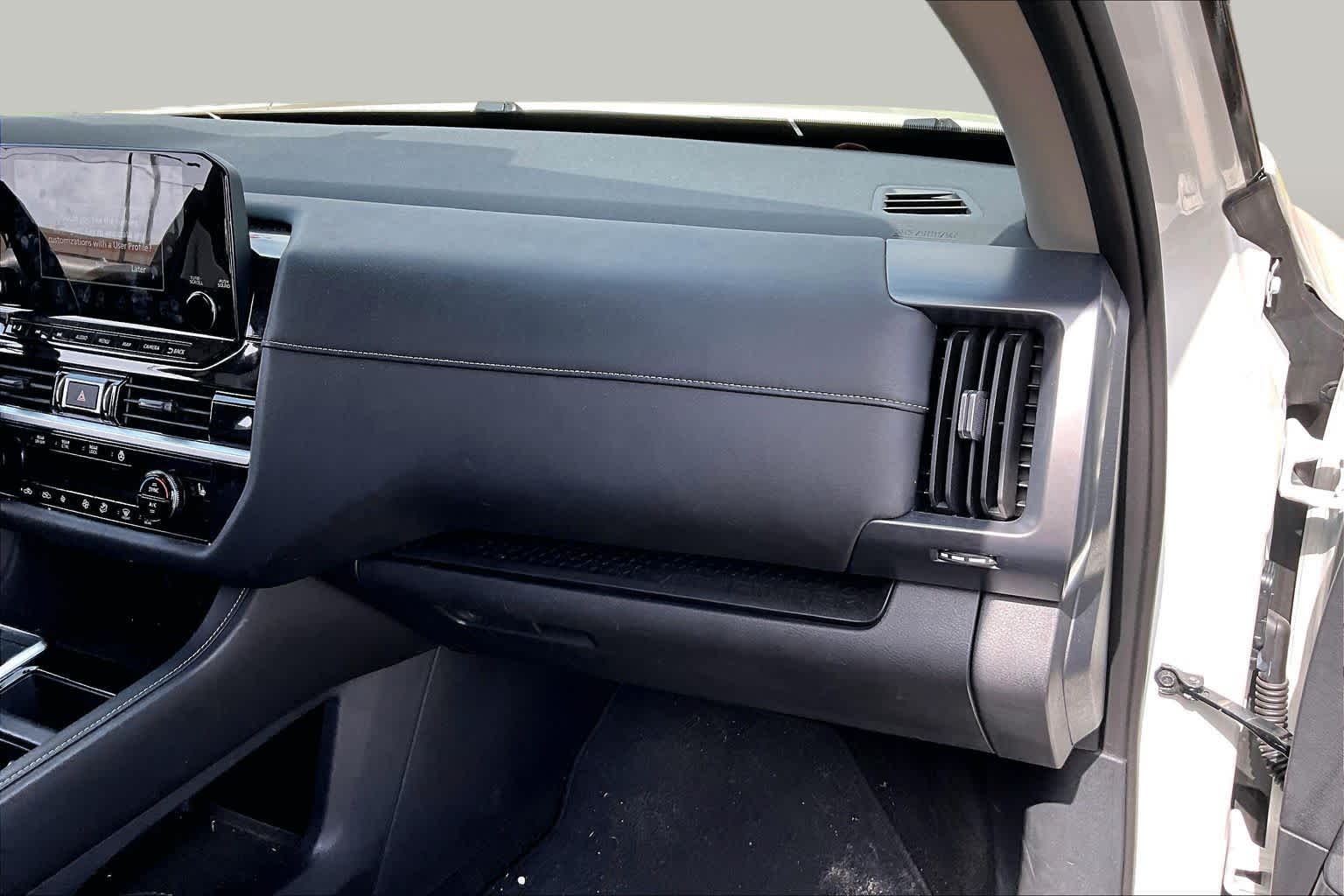 2023 Nissan Pathfinder SL Pearl White Tricoat/Super Black at Lone Star Chevrolet
