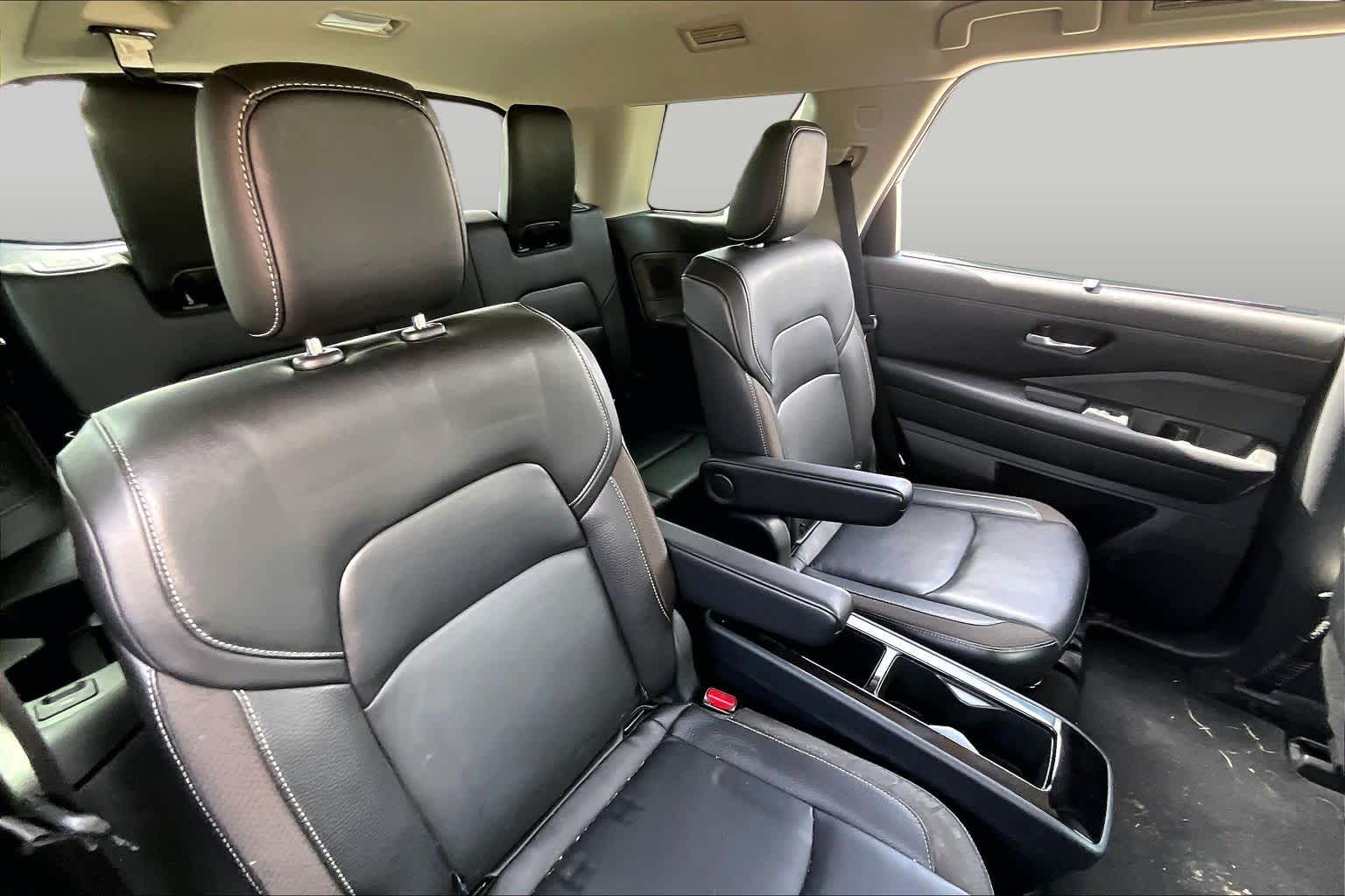 2023 Nissan Pathfinder SL Pearl White Tricoat/Super Black at Lone Star Chevrolet