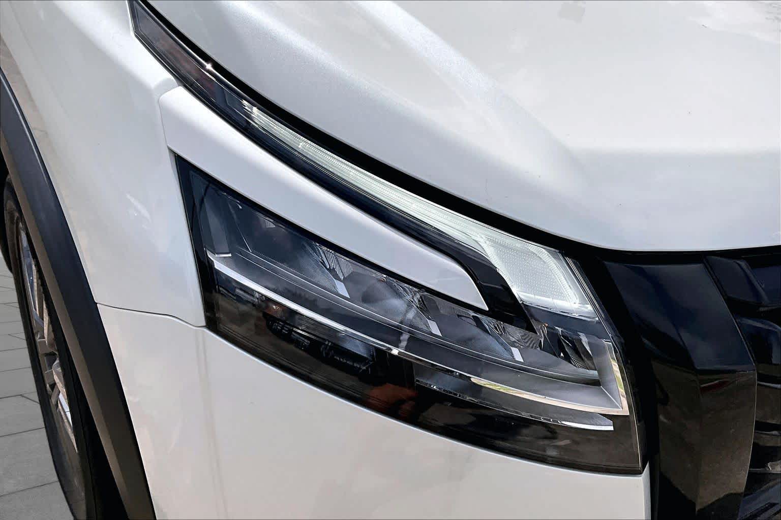 2023 Nissan Pathfinder SL Pearl White Tricoat/Super Black at Lone Star Chevrolet