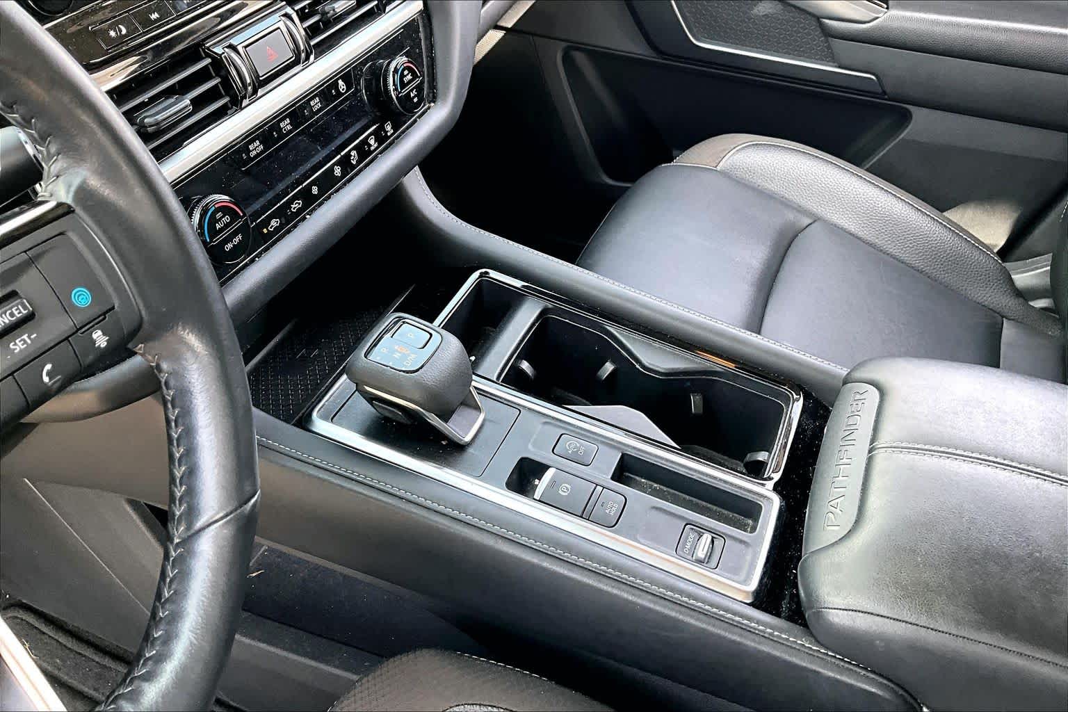 2023 Nissan Pathfinder SL Pearl White Tricoat/Super Black at Lone Star Chevrolet