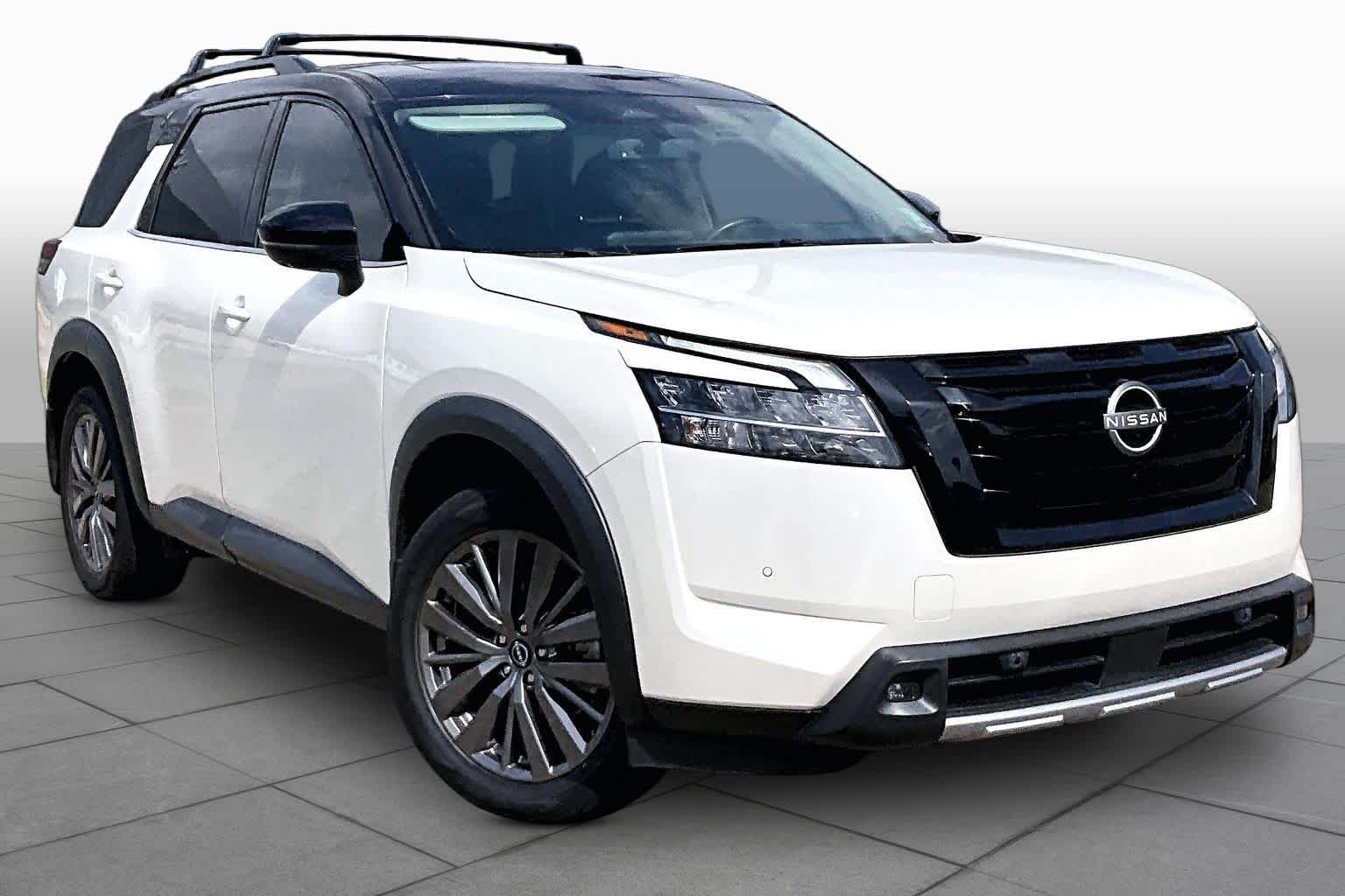 2023 Nissan Pathfinder SL Pearl White Tricoat/Super Black at Lone Star Chevrolet