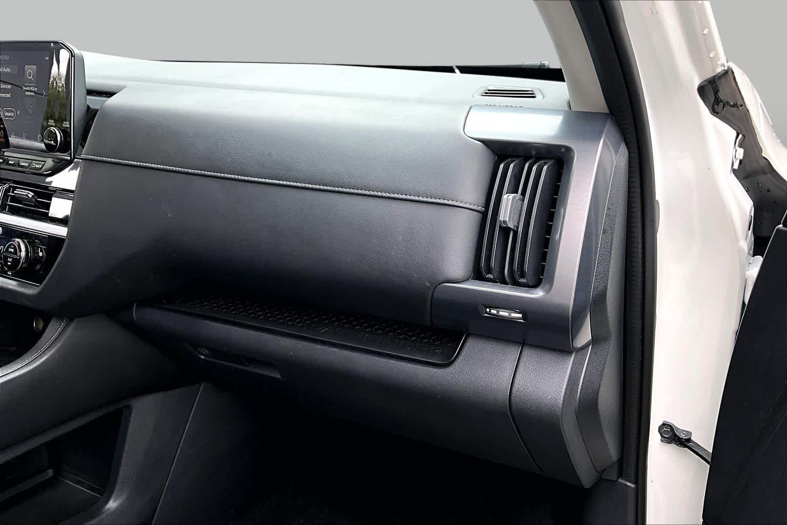 2022 Nissan Pathfinder photo 16 of 33