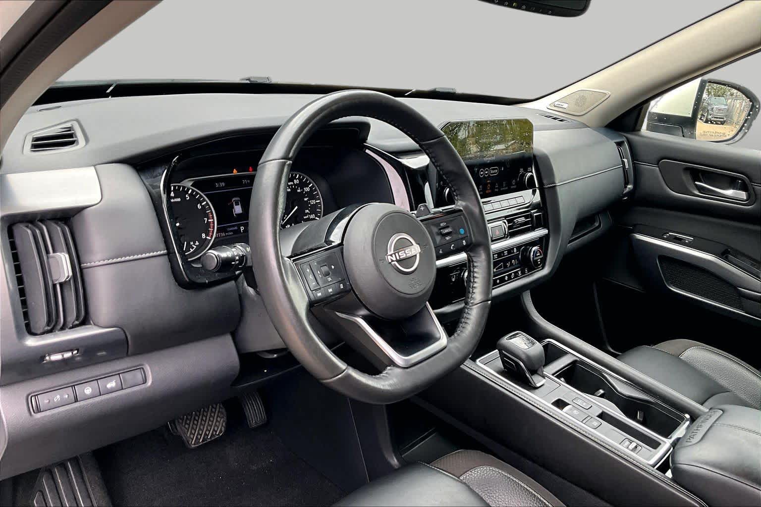 2022 Nissan Pathfinder photo 15 of 33