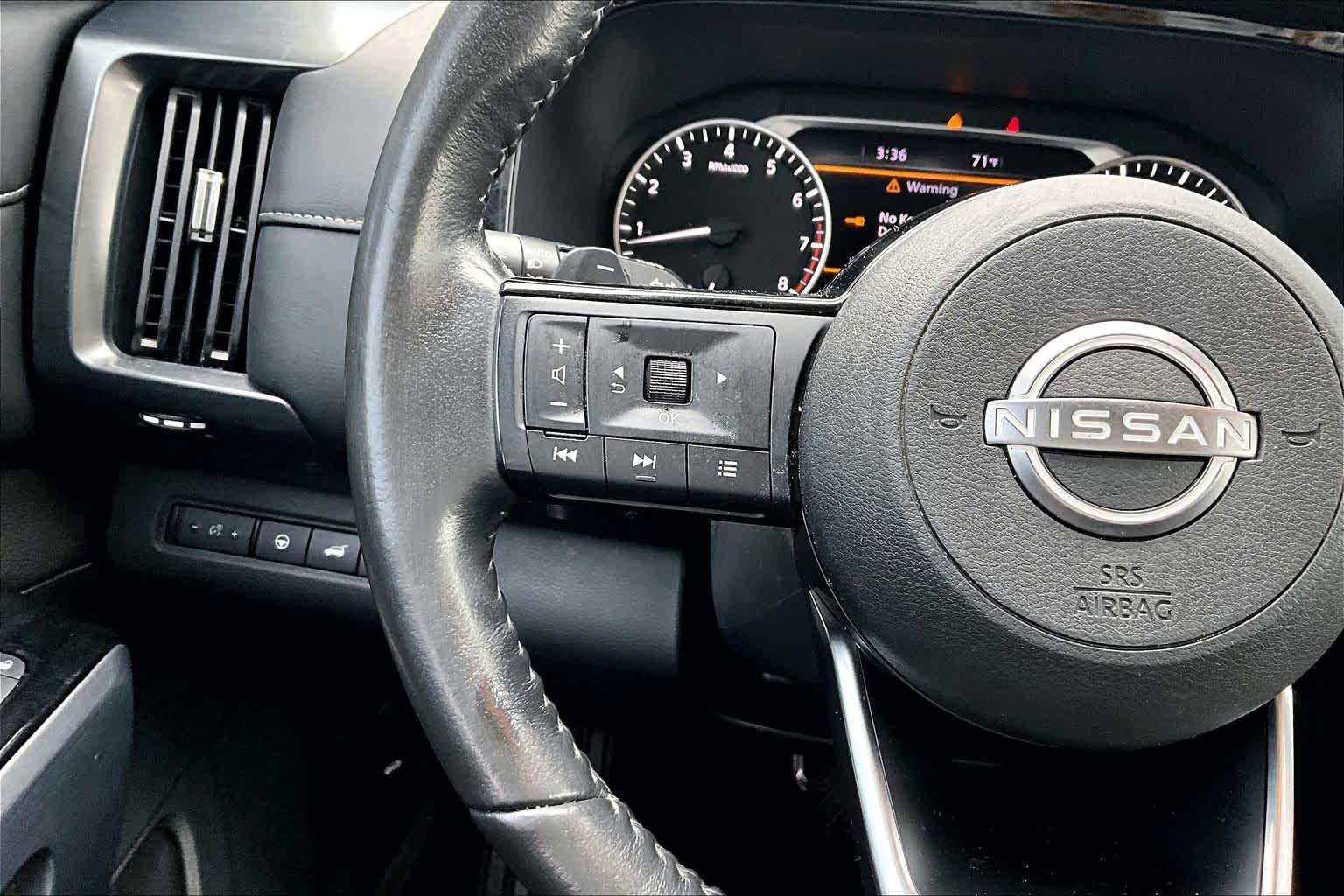 2022 Nissan Pathfinder photo 21 of 33