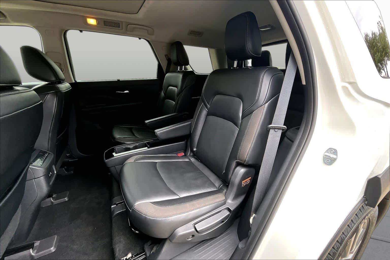2022 Nissan Pathfinder photo 17 of 33