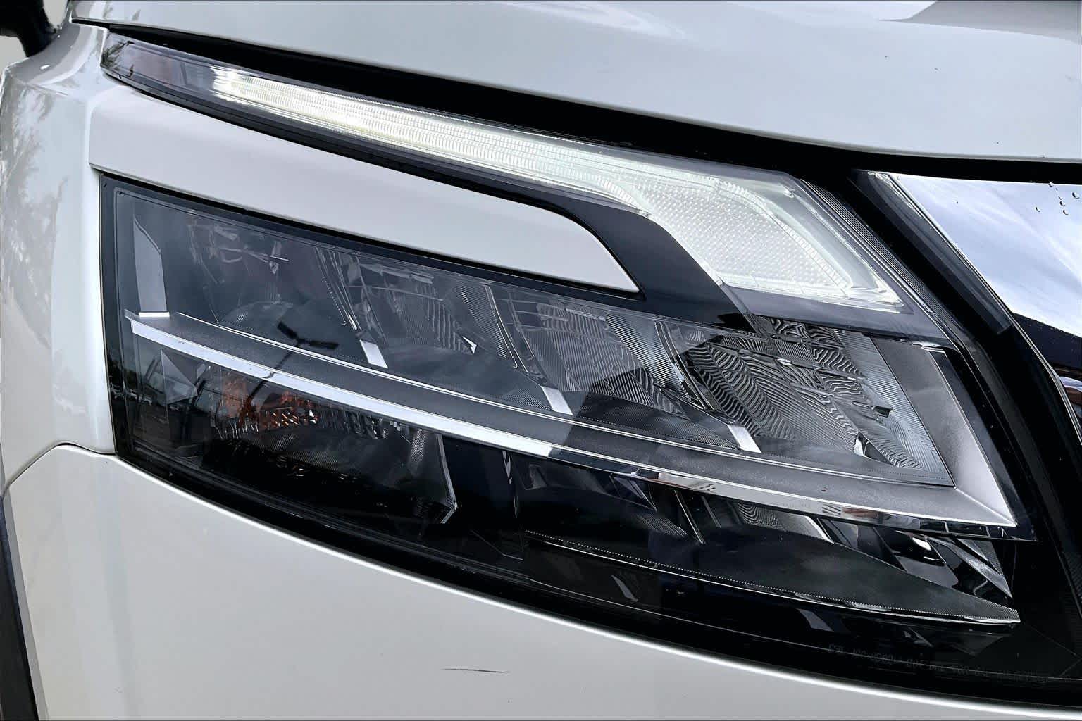 2022 Nissan Pathfinder photo 25 of 33