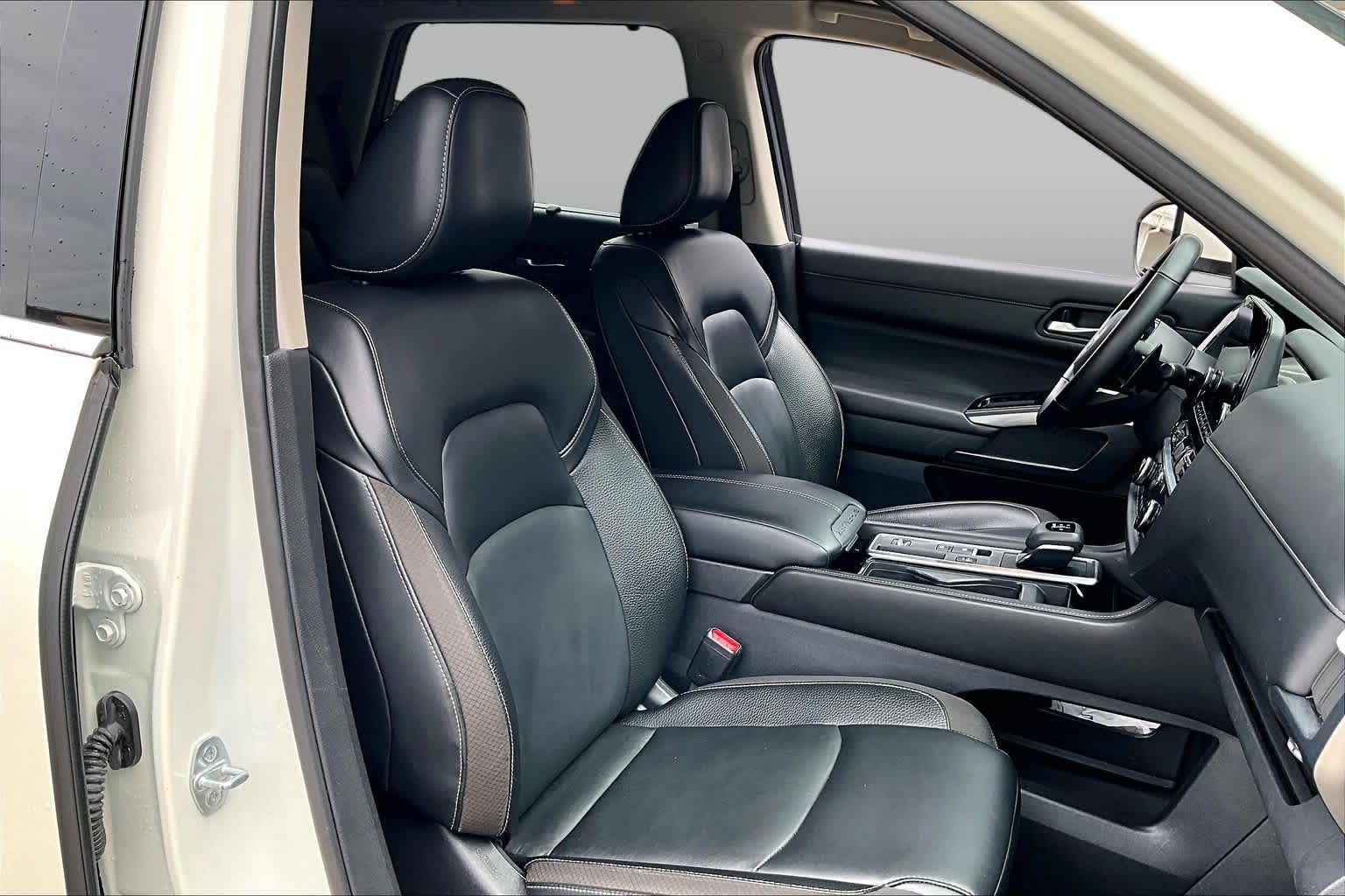 2022 Nissan Pathfinder photo 7 of 33