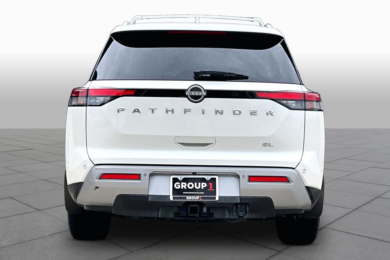 2022 Nissan Pathfinder photo 3 of 33