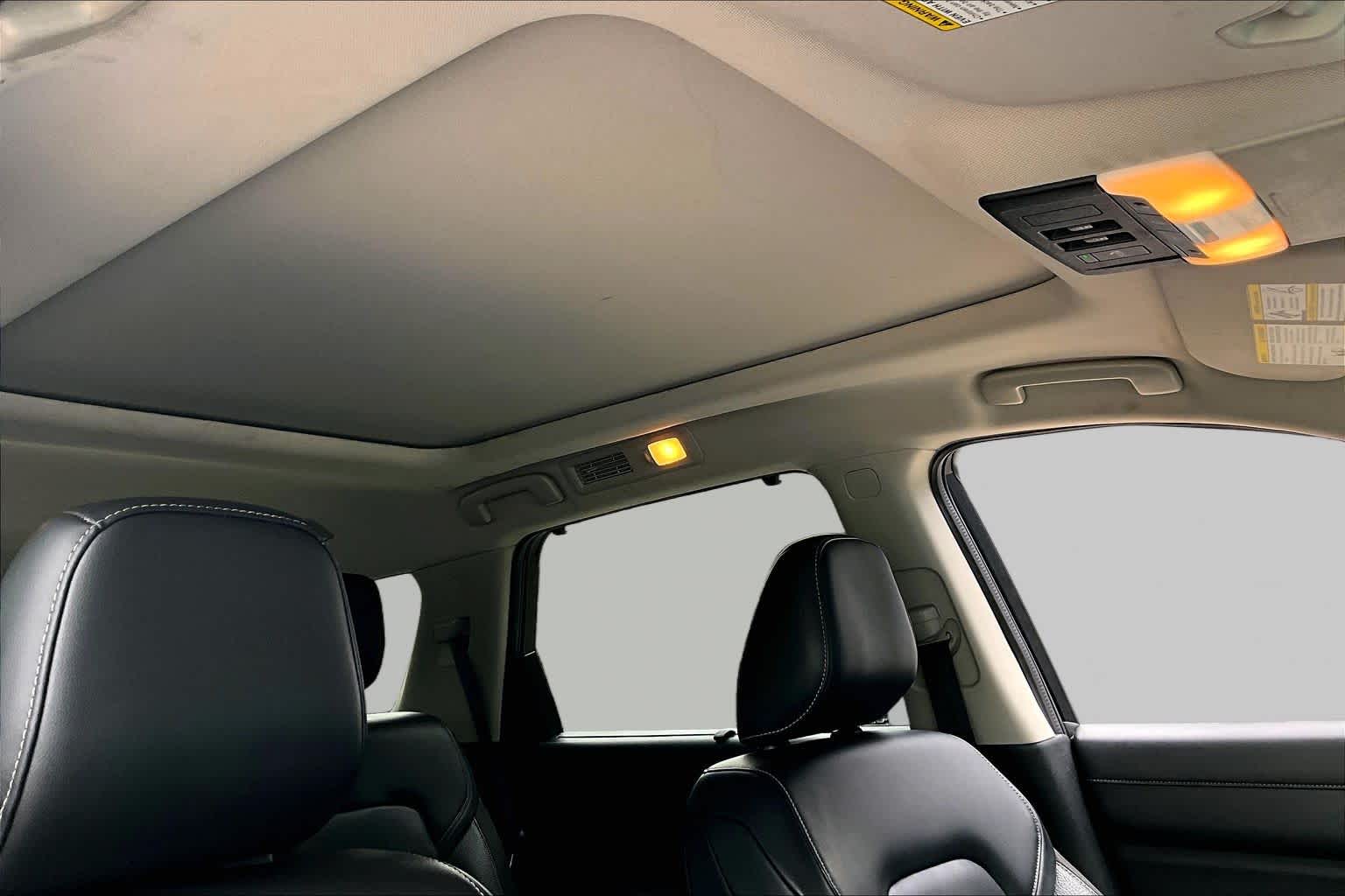 2022 Nissan Pathfinder photo 11 of 33
