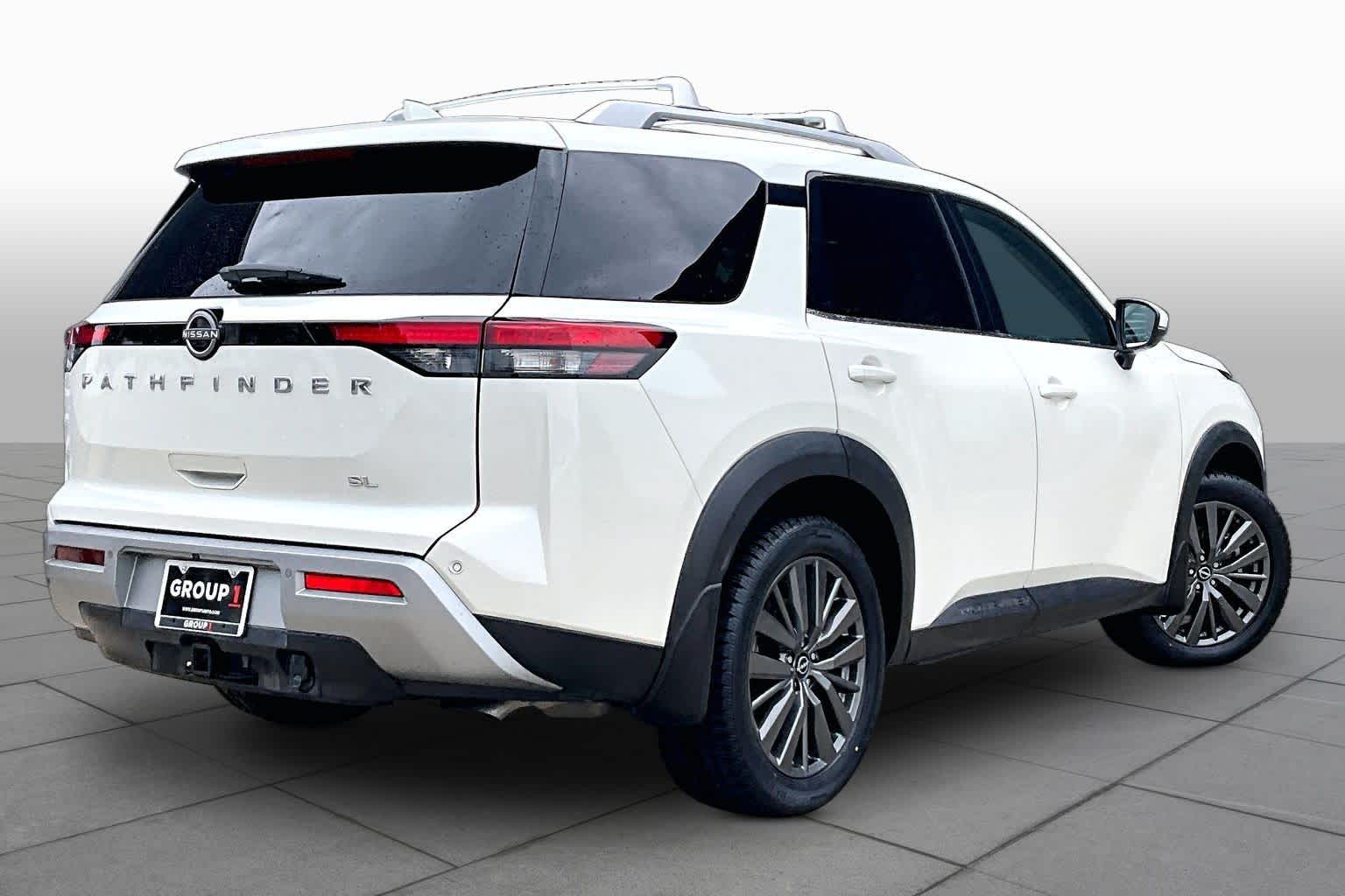 2022 Nissan Pathfinder photo 10 of 33
