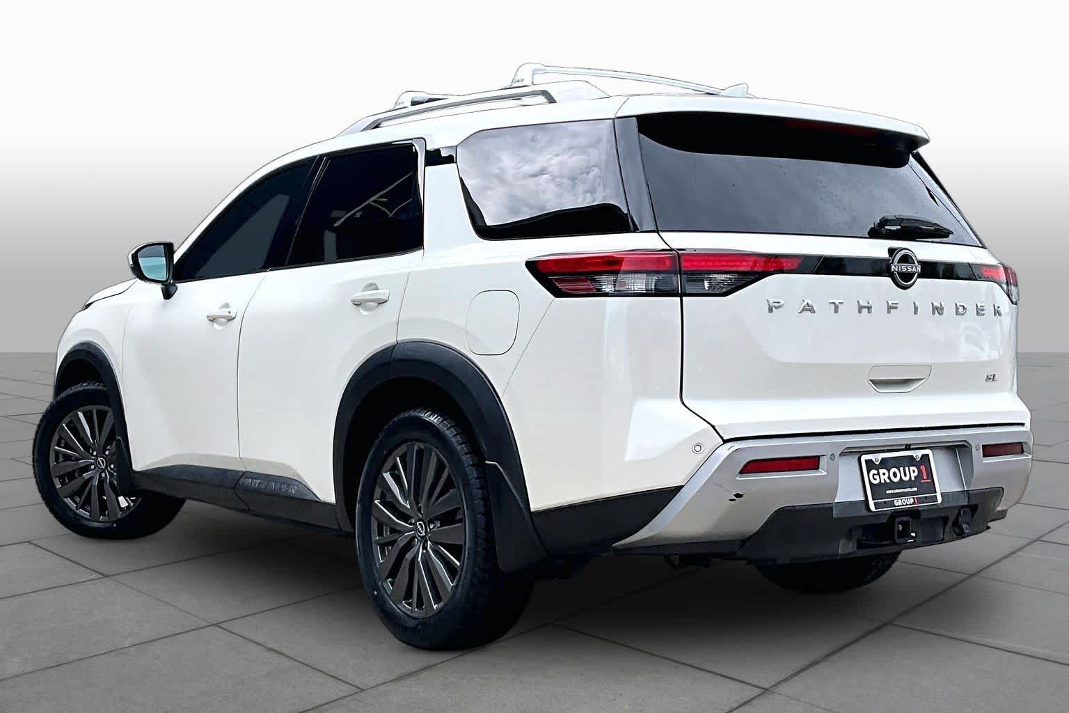 2022 Nissan Pathfinder photo 9 of 33
